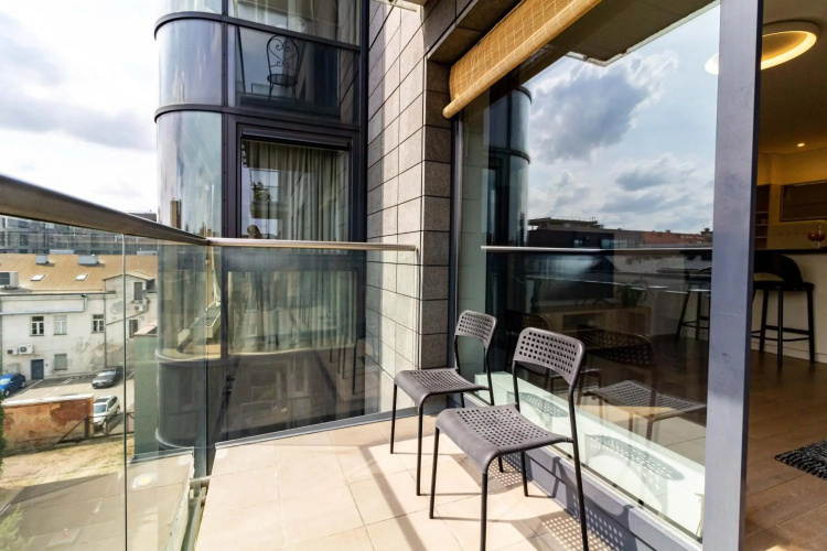 Center Apt, Covered Parking, Balcony, By Cohost