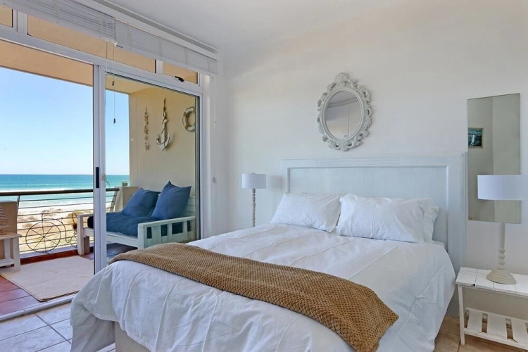 Leisure Bay 205