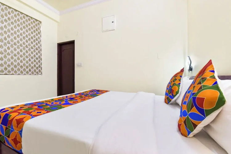 Fabhotel Silver Stay 04