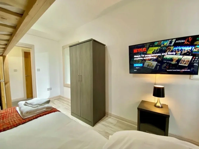 2 Bedrooms Apartment