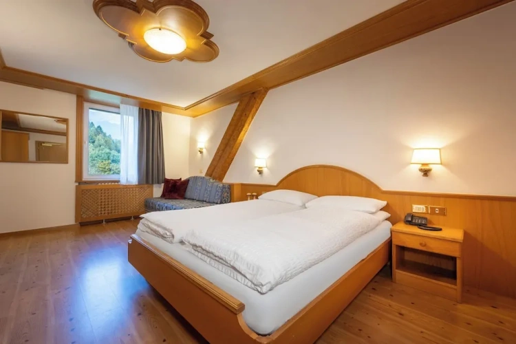 Classic Quadruple room with mountain view