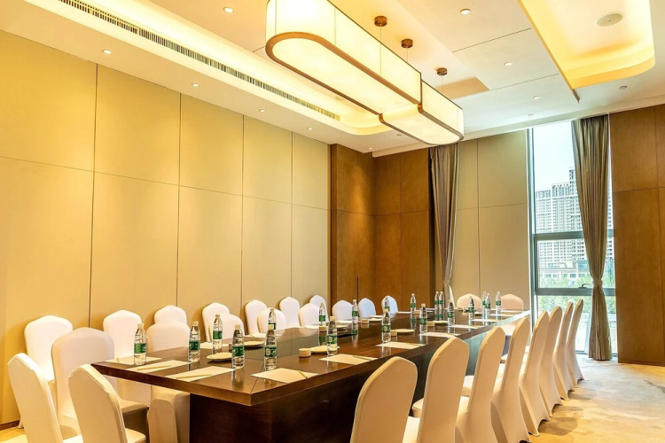 Datong Xinyu Crown Hotel