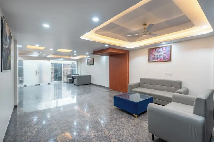 Saavi Hotel Sector- 45