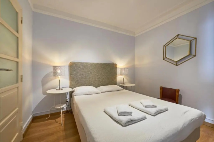 Aesthetic Riverview Apartment in Historical Lisbon