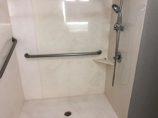 Econo Lodge Inn & Suites