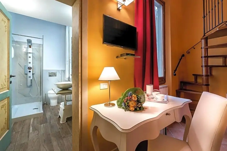Standard Triple room