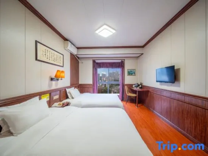 Standard Twin room with river view
