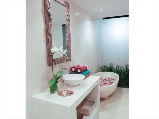 2 Bedrooms Villa