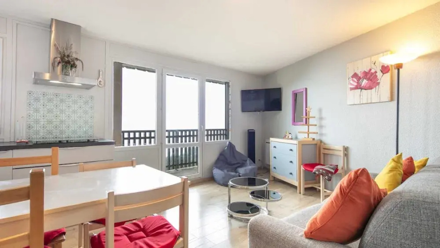 Valley-view Apartment in Chamrousse