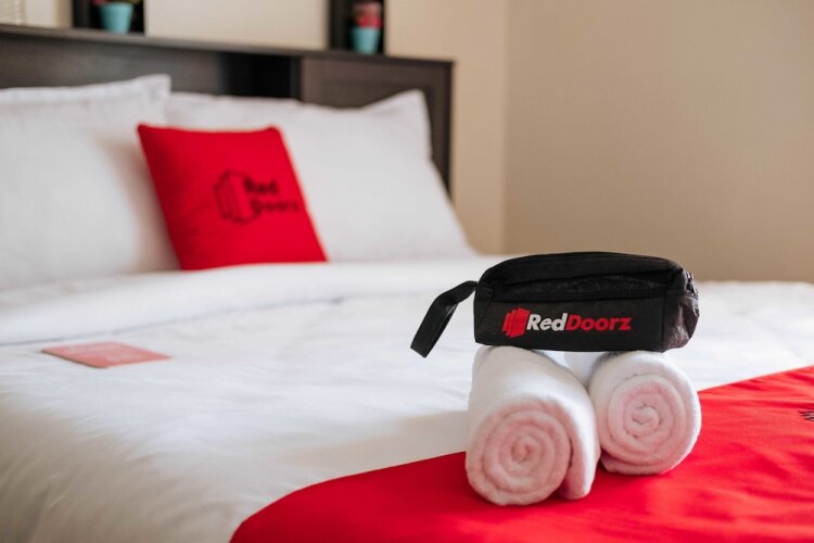 RedDoorz Premium near MRT North Avenue StationOver view