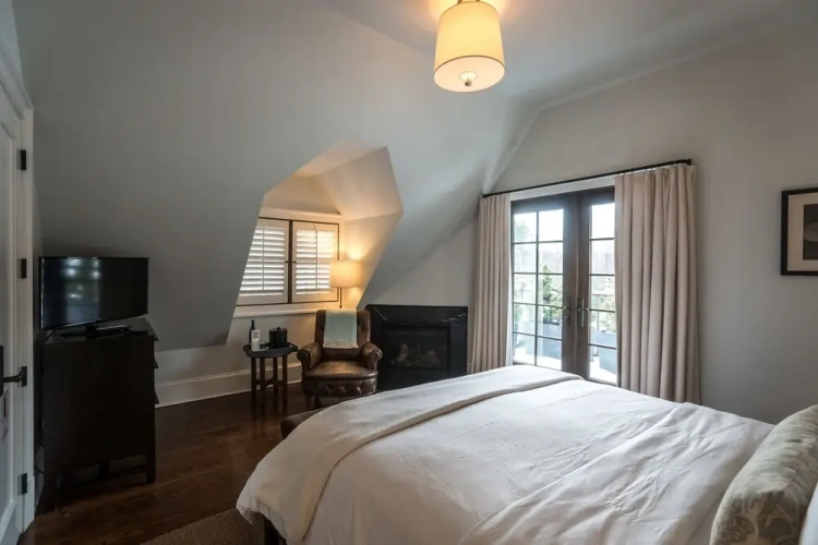 Grand room