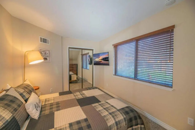 Viking Bear Lair Lakefront Condo