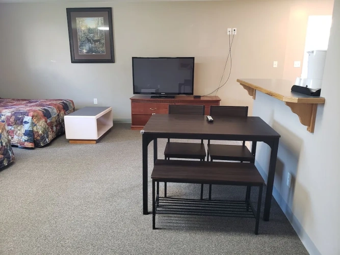 Standard Sextuple Family room