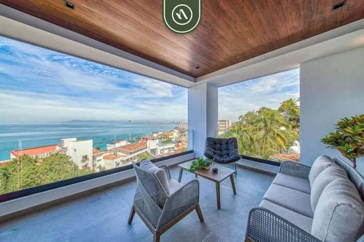Oceanview 2 BR Condo - Luxury - Rooftop Pool