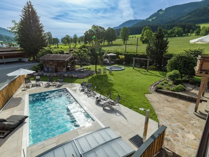 2 Bedrooms Apartment with mountain view