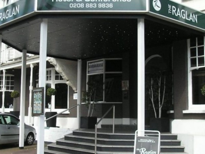 Raglan Hotel