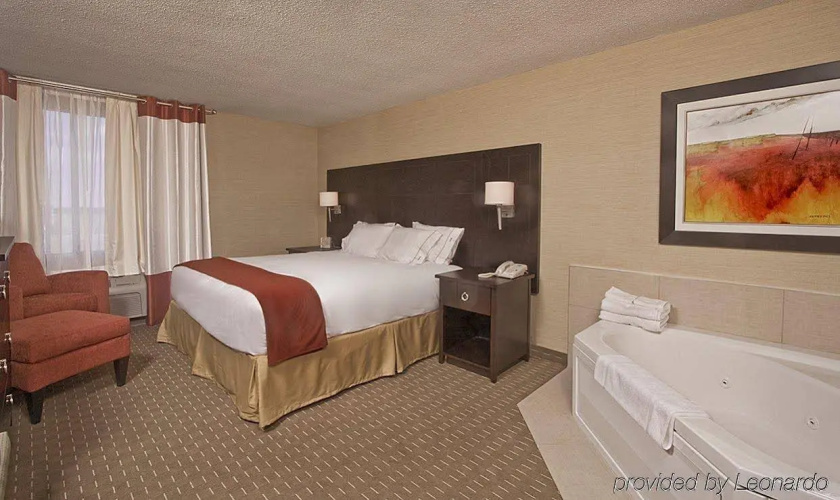 Holiday Inn Express & Suites Chatham South by IHG