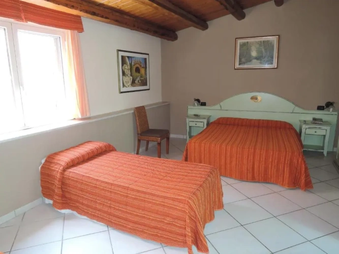 Standard Triple room