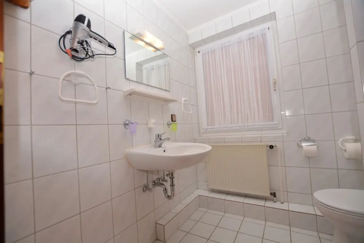 3 Bedrooms Cottage