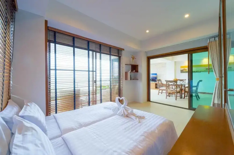 Beachfront 2 bed Condo with Seaview BW2