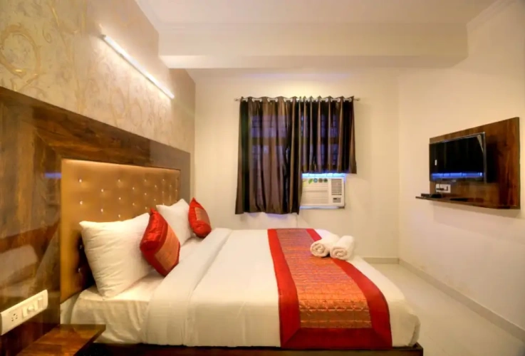 Deluxe Double room with city view