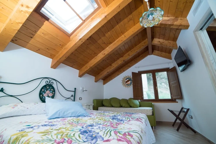 Standard Triple room with balcony and with mountain view