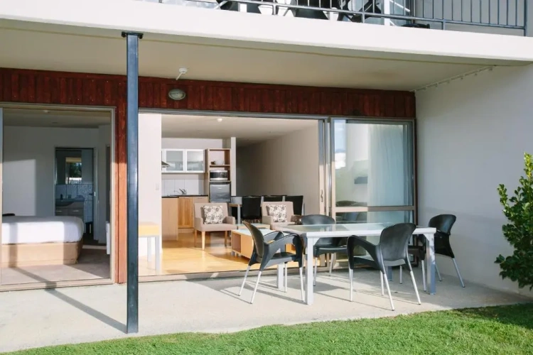 2 Bedrooms Apartment