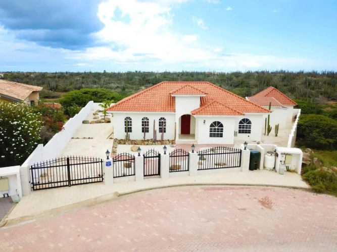 3 Bedrooms Villa