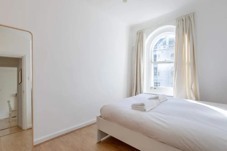 Spacious 1BD Flat 5 Mins to Paddington Station!