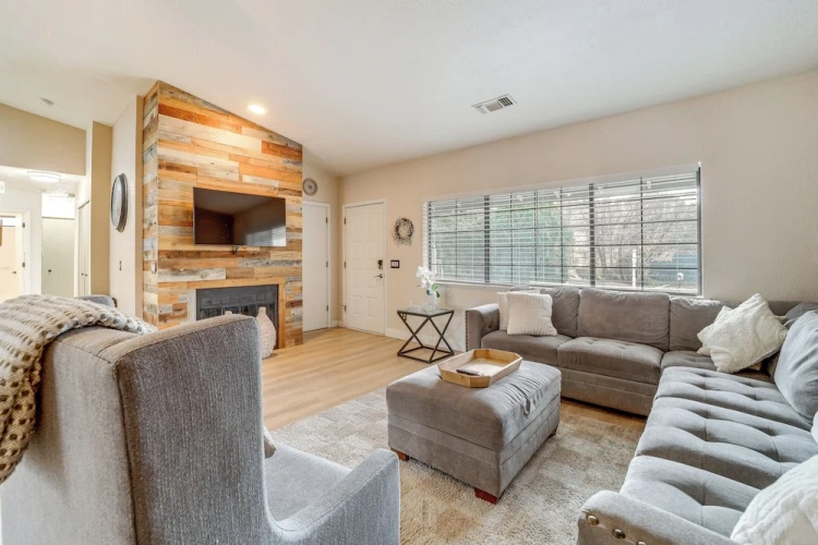 4 Bedrooms Cottage