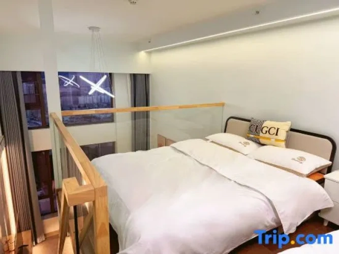 Standard Twin room with city view