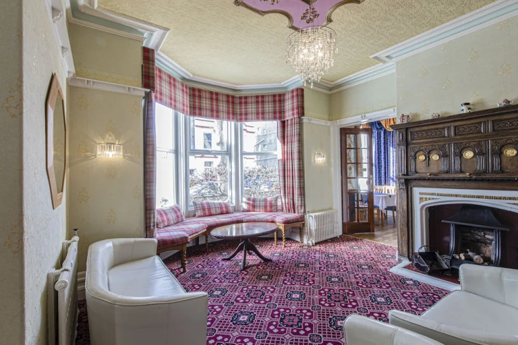 Evans Hotel