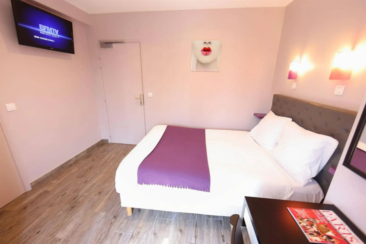 Sweet Hotel