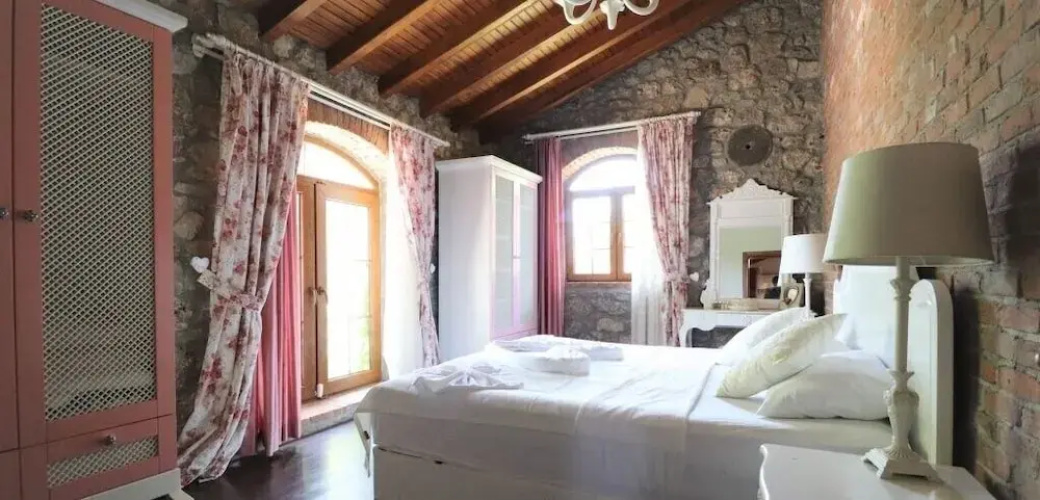 Villa BLN1 by JoyLettings