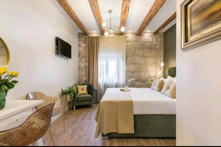 Old town vibes for 2, luxury room with sea view
