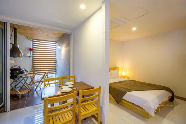 Harbor House poolvilla couple