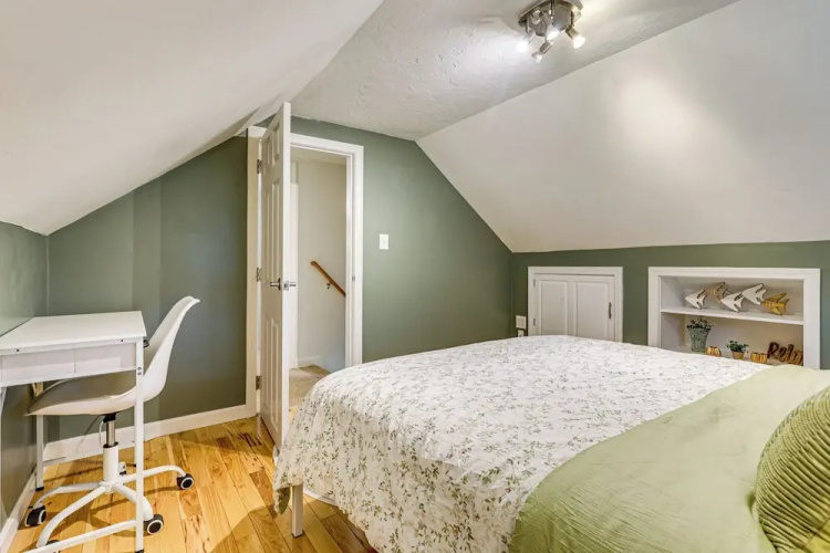 Lakefront Cottage 2 Mi to Palladium in Worcester!