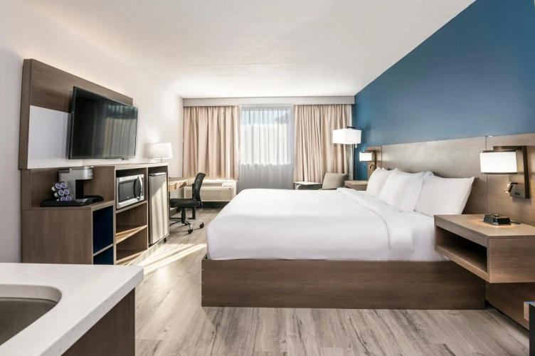 Comfort Suites Kingston Central