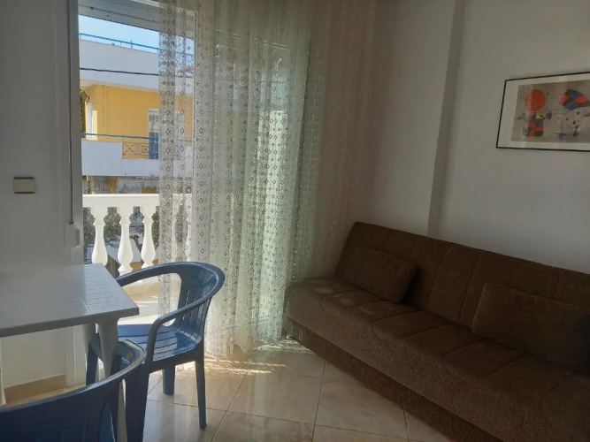 Leonidas Apartments