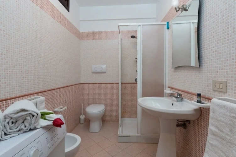 2 Bedrooms Triple Apartment