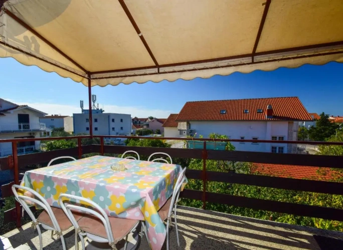 3 Bedrooms Apartment