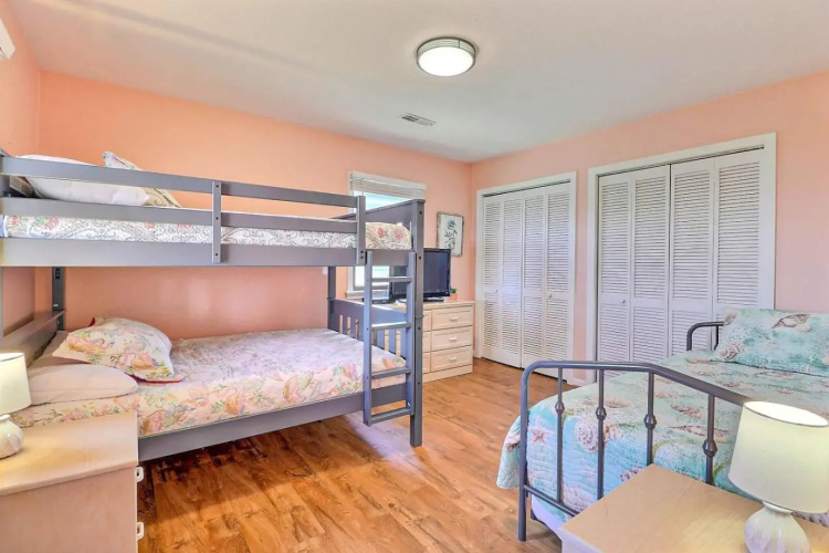 6129 Lady Jane Semi-Oceanfront