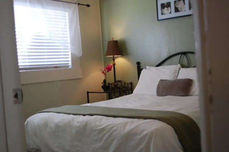 2 Bedrooms Bungalow