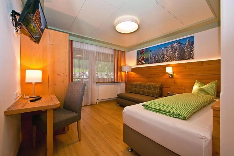 Deluxe Single room with balcony and with view