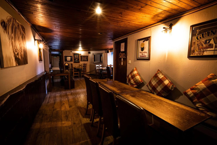 Nicky-Tams Bar & Apartments