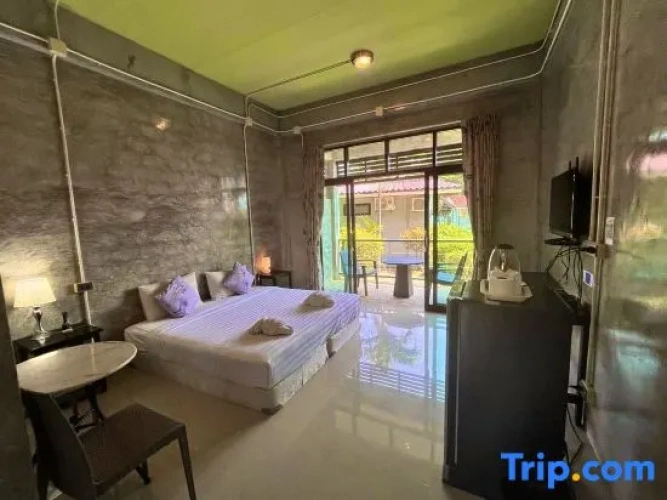 Standard Twin room with balcony and with garden view
