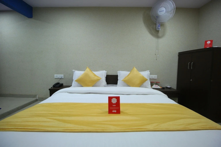 OYO 8692 Hotel Vibrant Regency