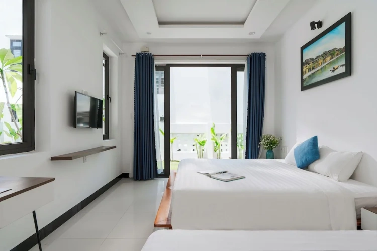 Deluxe Triple room with pool view
