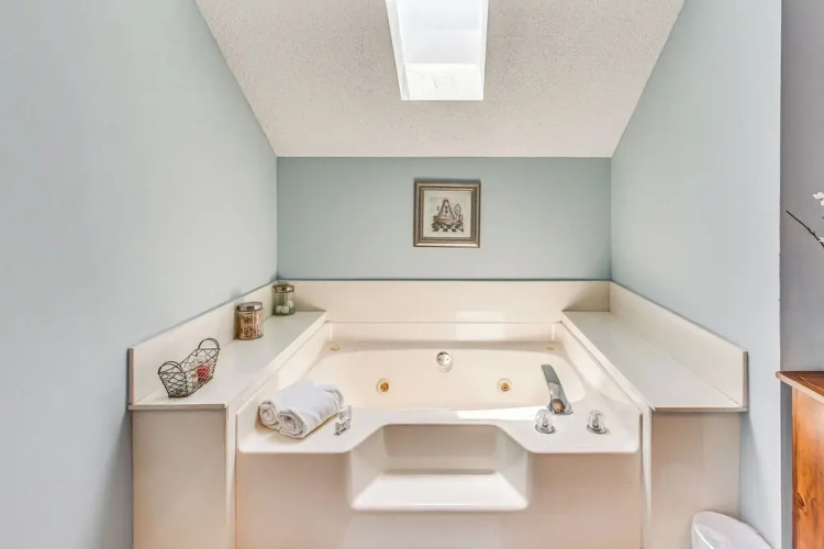 Walk to Ocean & Pier: Surfside Beach Family Escape