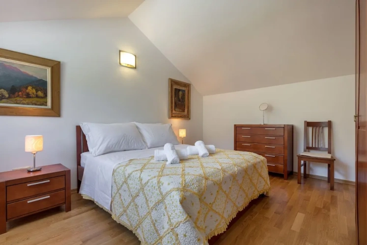 4 Bedrooms Villa